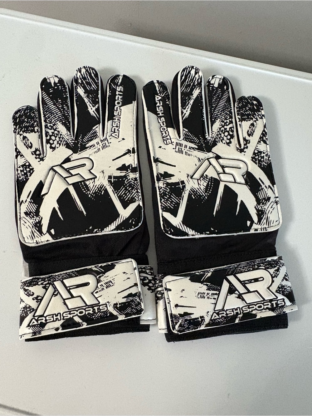 NEW Kids Soccer Goalie Gloves Size 6